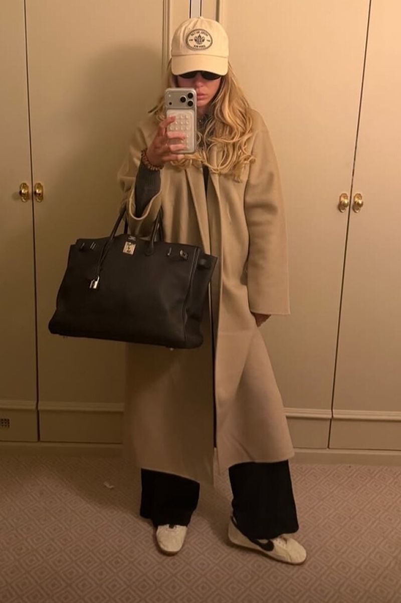 Light Moon sneakers with a camel coat